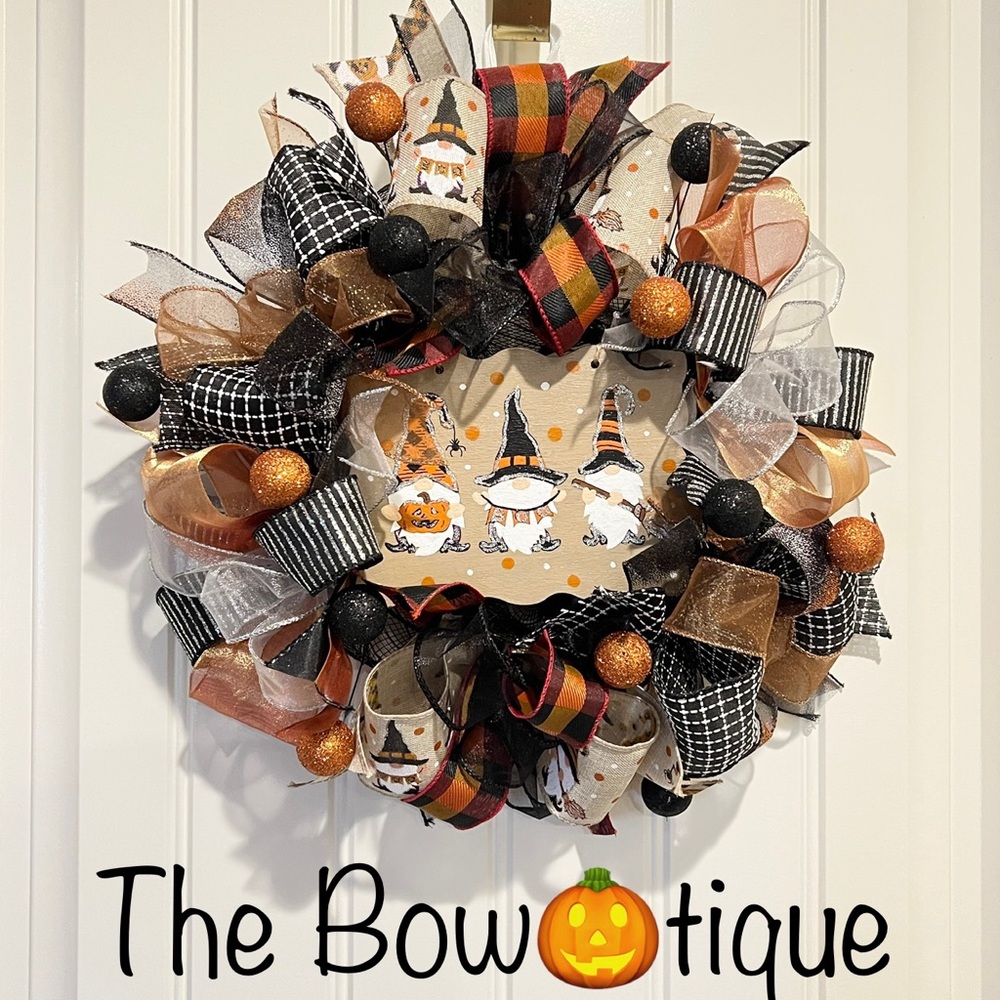 13 inch Halloween Ribbon Wreath Black & Linen Gnome MW9